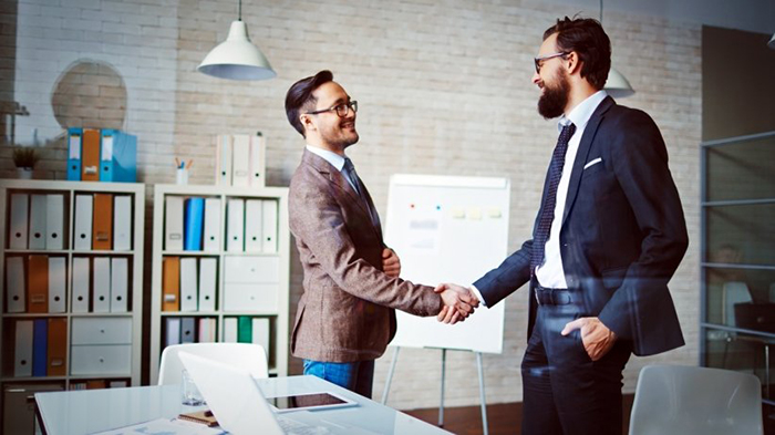 هشت راهکار برای تبدیل شدن به یک کارآفرین هوشمند ریسکپذیران+کارآفرینان موفق+خطرات را بپذیرید+روابطتان را مدیریت کنید+انعطافپذیر باشید+وسواس نداشته باشید+دنیای تجارت و کسبوکار+سیاست درب باز+کارمندان منفی را حذف کنید+بر یک کار تمرکز کنید+جواب منفی ندهید+کارآفرینان تازهکار+آیندهنگری +کارآفرینی+کارآفرین هوشمند +